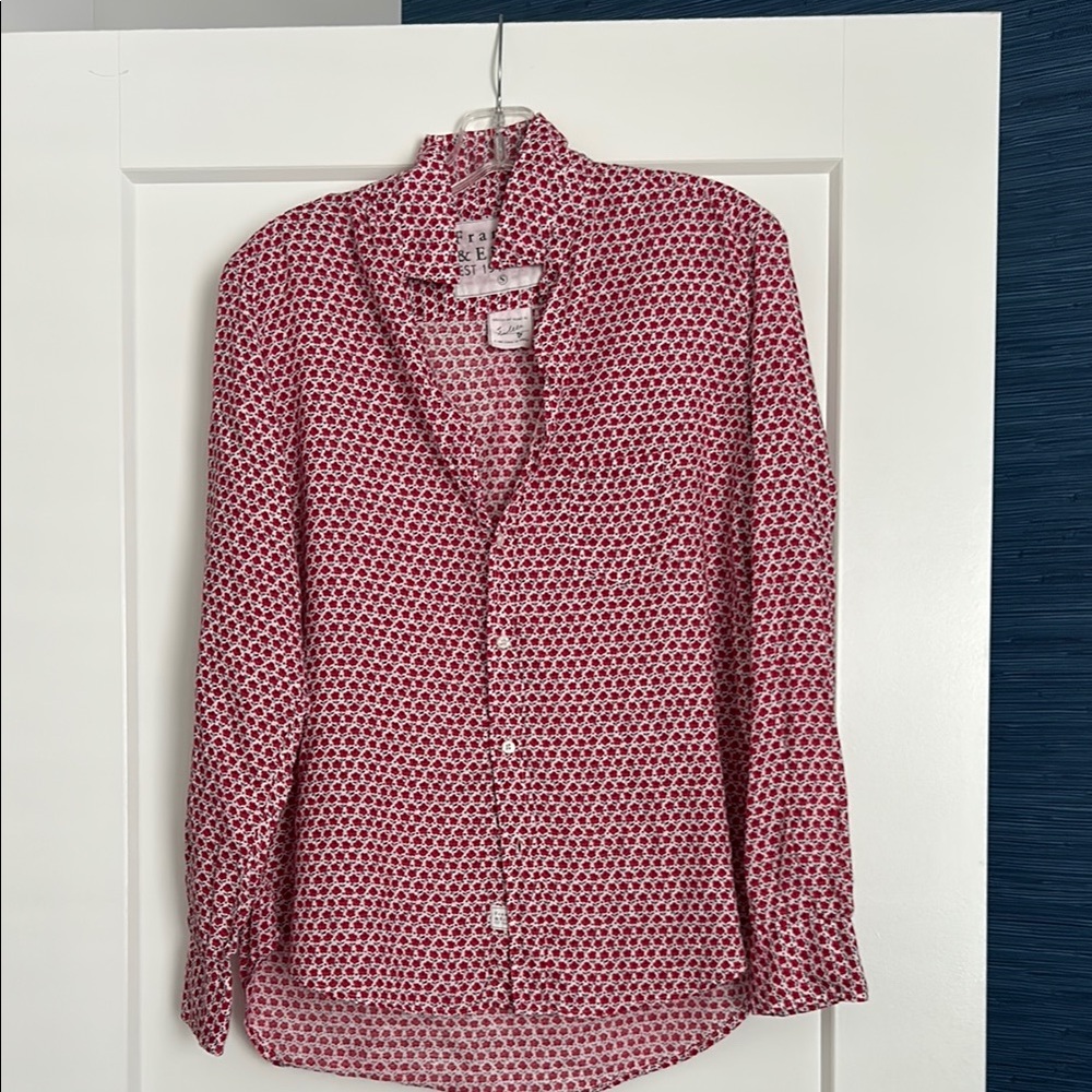 Frank & Eileen Eileen 100% linen blouse. Small. Button front, front pocket. EUC.